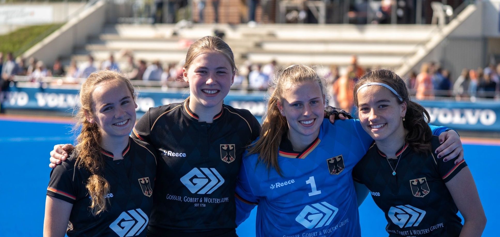 Vier HTHC Spielerinnen mit der u16 Nationalmannschaft beim Osterturnier in Zwolle/Niederlande