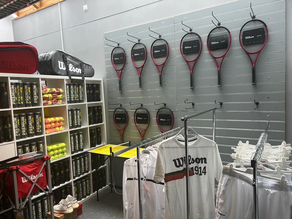 Tennis: Neuer Wilson Shop im HTHC eröffnet