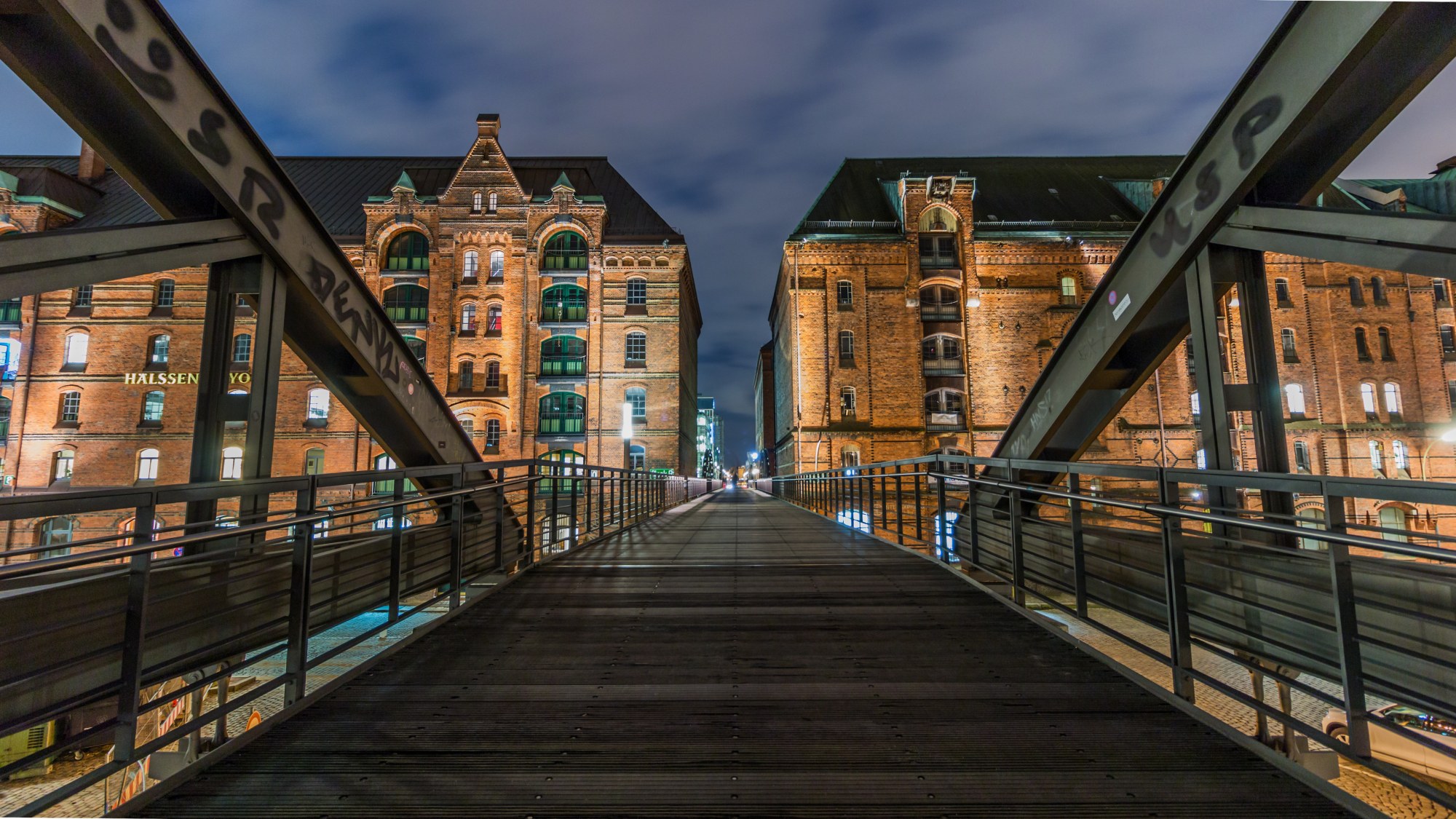 Nachtaufnahme der Speicherstadt Hamburg